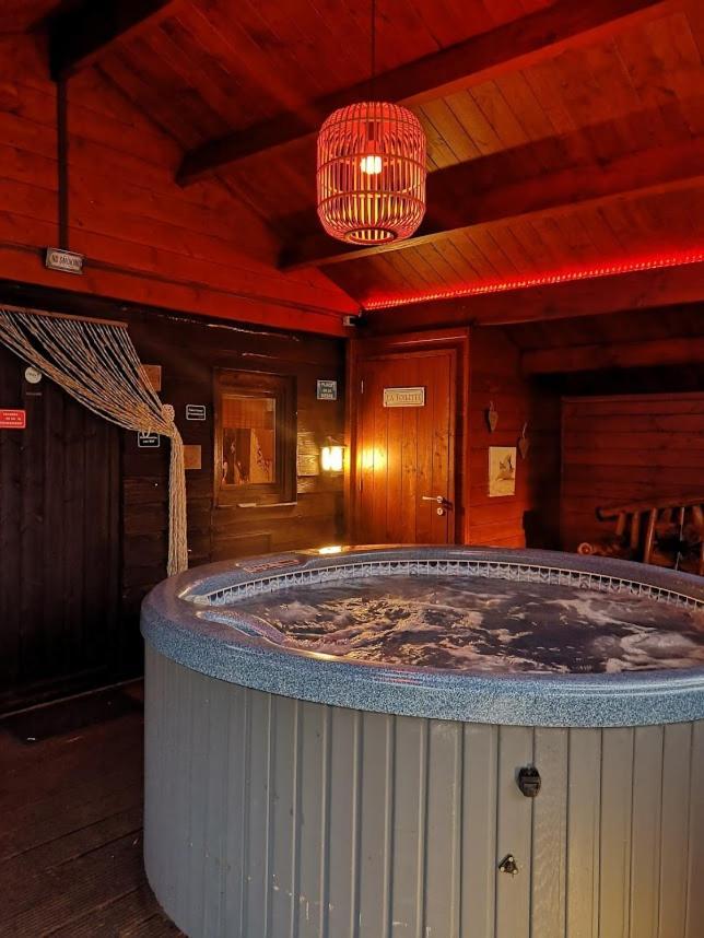 Het Filipijns Slaaphuisje Hooglede Экстерьер фото